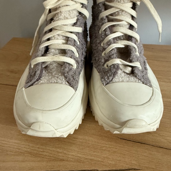 Converse Womens Lace Up Cap Toe Platform Faux‎ Fur Sneakers Gray White Size 7 C - Picture 4 of 13